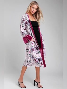 Lulus Women’s Small Purple Plum Floral Velvet-Trim Kimono Luxury Robe